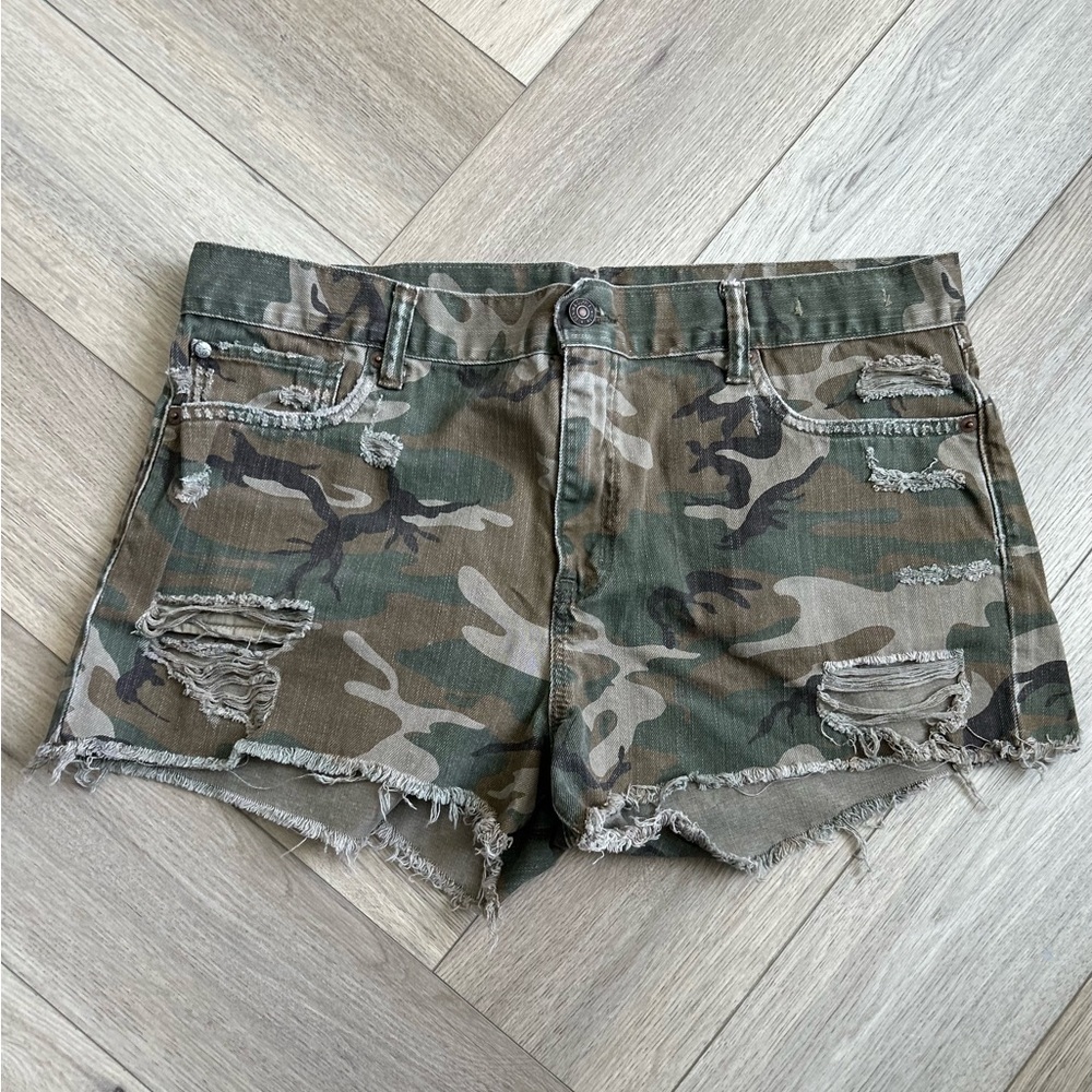 Ralph Lauren Denim & Supply women’s camo shorts. Size 32